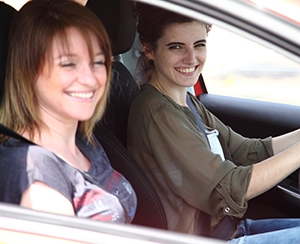 Laurence, Monitrice voiture depuis 2000.